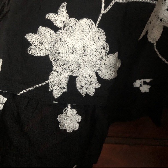 Anthropologie Liv Los Angeles Flutter Sleeve Embroidered Boho Cottagecore Top - Picture 8 of 17